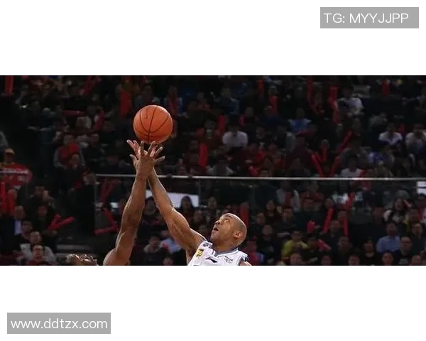 掘金与黄蜂激战G4赛场精彩瞬间回顾与分析 掘金与黄蜂激战G4赛场精彩瞬间回顾与分析