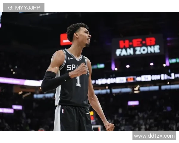 施罗德领衔湖人对决马刺全力争胜展现球队实力与韧性