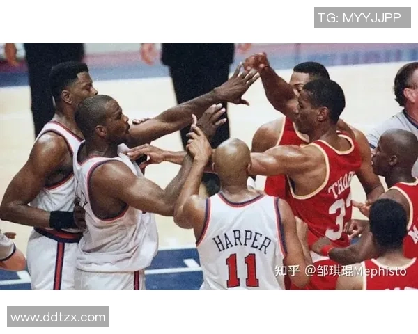 火箭队与尼克斯的激烈对决篮球盛宴引发球迷热情高涨 火箭队与尼克斯的激烈对决篮球盛宴引发球迷热情高涨